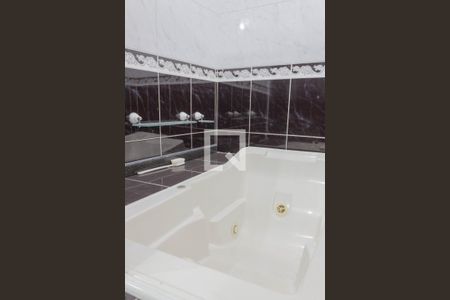 Casa à venda com 255m², 4 quartos e 3 vagas Casa à venda com 255m², 4 quartos e 3 vagasBanheiro da Suíte 1