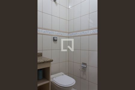 Casa à venda com 255m², 4 quartos e 3 vagas Casa à venda com 255m², 4 quartos e 3 vagasLavabo