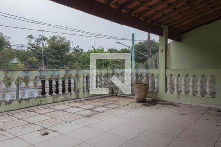 Casa à venda com 255m², 4 quartos e 3 vagas Casa à venda com 255m², 4 quartos e 3 vagasVaranda da Suíte 1