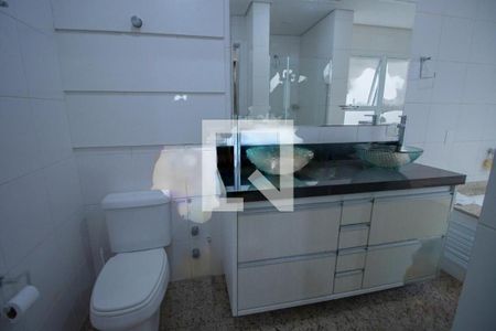 Casa de condomínio à venda com 480m², 4 quartos e 6 vagas