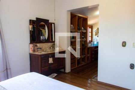 Casa de condomínio à venda com 208m², 4 quartos e 5 vagas Casa de condomínio à venda com 208m², 4 quartos e 5 vagasSuíte