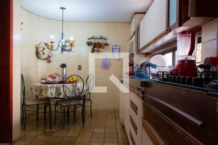 Casa de condomínio à venda com 208m², 4 quartos e 5 vagas Casa de condomínio à venda com 208m², 4 quartos e 5 vagasCozinha