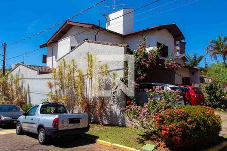 Casa de condomínio à venda com 208m², 4 quartos e 5 vagas Casa de condomínio à venda com 208m², 4 quartos e 5 vagasFachada