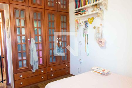 Casa de condomínio à venda com 208m², 4 quartos e 5 vagas Casa de condomínio à venda com 208m², 4 quartos e 5 vagasQuarto 1