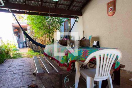 Casa de condomínio à venda com 208m², 4 quartos e 5 vagas Casa de condomínio à venda com 208m², 4 quartos e 5 vagasÁrea Externa