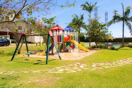 Casa de condomínio à venda com 208m², 4 quartos e 5 vagas Casa de condomínio à venda com 208m², 4 quartos e 5 vagasÁrea comum