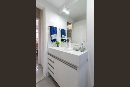 Apartamento à venda com 75m², 2 quartos e 1 vaga Apartamento à venda com 75m², 2 quartos e 1 vagaBanheiro Social