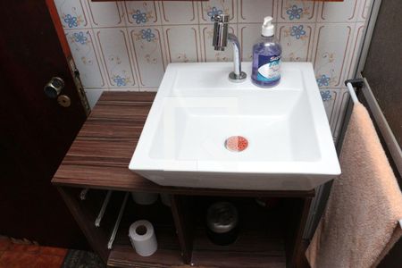 Casa à venda com 100m², 2 quartos e 2 vagas Casa à venda com 100m², 2 quartos e 2 vagasBanheiro da Suíte