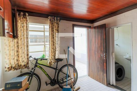 Casa à venda com 200m², 3 quartos e 5 vagas Casa à venda com 200m², 3 quartos e 5 vagasÁrea de Serviço