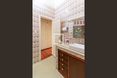 Casa à venda com 200m², 3 quartos e 5 vagas Casa à venda com 200m², 3 quartos e 5 vagasBanheiro Corredor