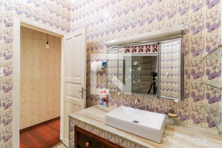 Casa à venda com 200m², 3 quartos e 5 vagas Casa à venda com 200m², 3 quartos e 5 vagasBanheiro Corredor