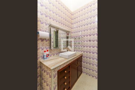 Casa à venda com 200m², 3 quartos e 5 vagas Casa à venda com 200m², 3 quartos e 5 vagasBanheiro Corredor