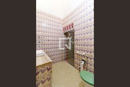 Casa à venda com 200m², 3 quartos e 5 vagas Casa à venda com 200m², 3 quartos e 5 vagasBanheiro Corredor