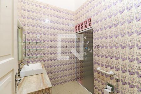 Casa à venda com 200m², 3 quartos e 5 vagas Casa à venda com 200m², 3 quartos e 5 vagasBanheiro Corredor