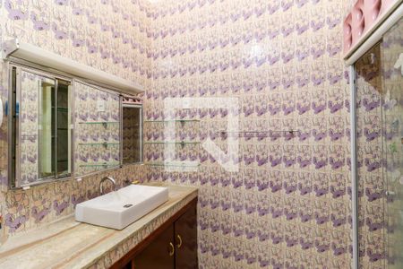 Casa à venda com 200m², 3 quartos e 5 vagas Casa à venda com 200m², 3 quartos e 5 vagasBanheiro Corredor