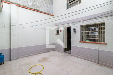 Casa à venda com 200m², 3 quartos e 5 vagas Casa à venda com 200m², 3 quartos e 5 vagasQuintal