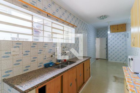 Casa à venda com 200m², 3 quartos e 5 vagas Casa à venda com 200m², 3 quartos e 5 vagasCozinha