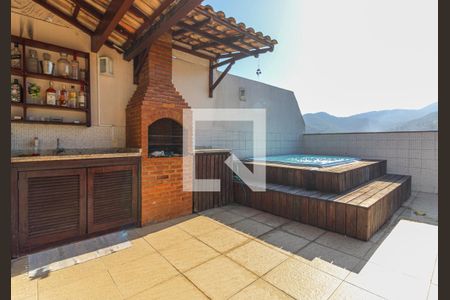 Apartamento à venda com 162m², 4 quartos e 1 vaga Apartamento à venda com 162m², 4 quartos e 1 vagaTerraço