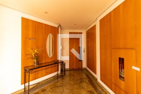 Apartamento à venda com 169m², 3 quartos e 3 vagas Apartamento à venda com 169m², 3 quartos e 3 vagasHall de entrada