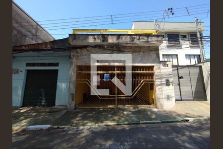 Casa à venda com 119m², 2 quartos e 2 vagas Casa à venda com 119m², 2 quartos e 2 vagasFachada