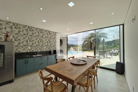 Casa de condomínio à venda com 250m², 4 quartos e 5 vagas Casa de condomínio à venda com 250m², 4 quartos e 5 vagasÁrea Gourmet