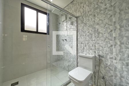Casa de condomínio à venda com 250m², 4 quartos e 5 vagas Casa de condomínio à venda com 250m², 4 quartos e 5 vagasBanheiro do Quarto 2