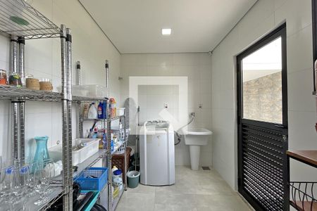 Casa de condomínio à venda com 250m², 4 quartos e 5 vagas Casa de condomínio à venda com 250m², 4 quartos e 5 vagasÁrea de Serviço