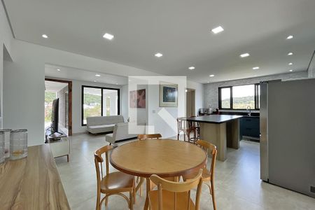 Casa de condomínio à venda com 250m², 4 quartos e 5 vagas Casa de condomínio à venda com 250m², 4 quartos e 5 vagasÁrea Gourmet