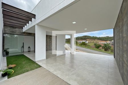 Casa de condomínio à venda com 250m², 4 quartos e 5 vagas Casa de condomínio à venda com 250m², 4 quartos e 5 vagasÁrea Externa