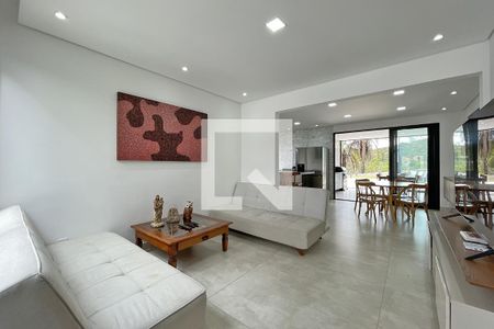 Casa de condomínio à venda com 250m², 4 quartos e 5 vagas Casa de condomínio à venda com 250m², 4 quartos e 5 vagasSala