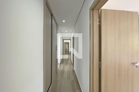 Casa de condomínio à venda com 250m², 4 quartos e 5 vagas Casa de condomínio à venda com 250m², 4 quartos e 5 vagasCorredor