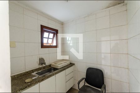 Casa à venda com 380m², 5 quartos e 5 vagas Casa à venda com 380m², 5 quartos e 5 vagasCozinha de serviço