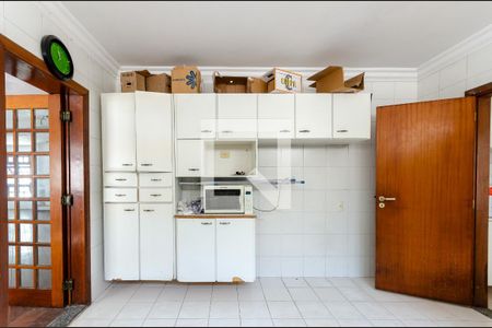 Casa à venda com 380m², 5 quartos e 5 vagas Casa à venda com 380m², 5 quartos e 5 vagasCozinha