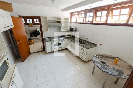 Casa à venda com 380m², 5 quartos e 5 vagas Casa à venda com 380m², 5 quartos e 5 vagasCozinha