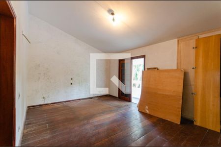 Casa à venda com 380m², 5 quartos e 5 vagas Casa à venda com 380m², 5 quartos e 5 vagasSuíte 3