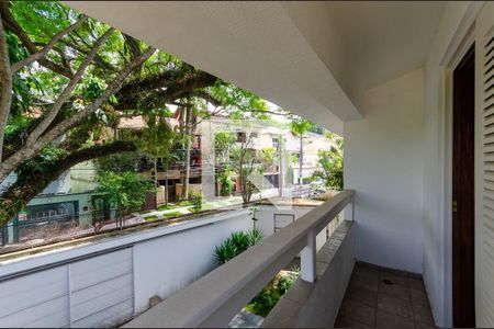 Casa à venda com 380m², 5 quartos e 5 vagas Casa à venda com 380m², 5 quartos e 5 vagasSacada da Suíte 3
