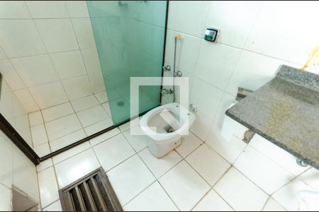 Casa à venda com 380m², 5 quartos e 5 vagas Casa à venda com 380m², 5 quartos e 5 vagasBanheiro da Suíte 3