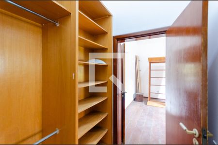 Casa à venda com 380m², 5 quartos e 5 vagas Casa à venda com 380m², 5 quartos e 5 vagasCloset da suíte 2