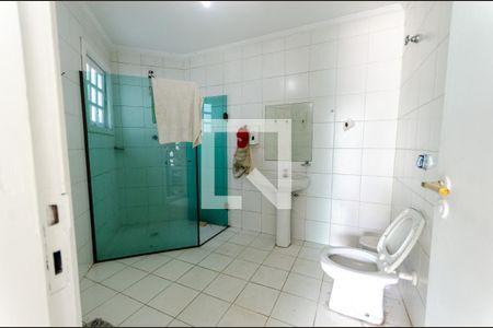 Casa à venda com 380m², 5 quartos e 5 vagas Casa à venda com 380m², 5 quartos e 5 vagasSalão de Festas - Banheiro