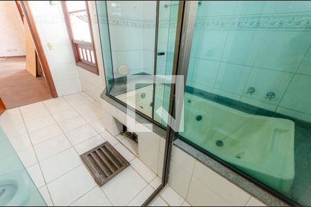 Casa à venda com 380m², 5 quartos e 5 vagas Casa à venda com 380m², 5 quartos e 5 vagasBanheiro da Suíte 3