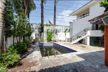 Casa à venda com 380m², 5 quartos e 5 vagas Casa à venda com 380m², 5 quartos e 5 vagasPiscina