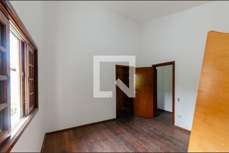 Casa à venda com 380m², 5 quartos e 5 vagas Casa à venda com 380m², 5 quartos e 5 vagasSuíte 2