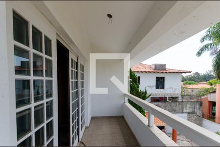 Casa à venda com 380m², 5 quartos e 5 vagas Casa à venda com 380m², 5 quartos e 5 vagasSacada da Sala