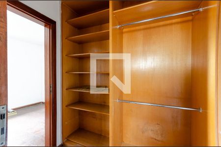 Casa à venda com 380m², 5 quartos e 5 vagas Casa à venda com 380m², 5 quartos e 5 vagasCloset da suíte 1