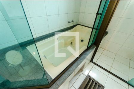 Casa à venda com 380m², 5 quartos e 5 vagas Casa à venda com 380m², 5 quartos e 5 vagasBanheiro da Suíte 3