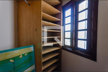 Casa à venda com 380m², 5 quartos e 5 vagas Casa à venda com 380m², 5 quartos e 5 vagasCloset da suíte 3