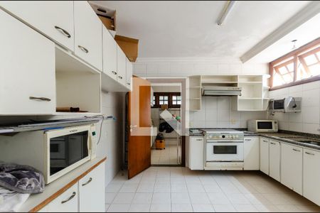 Casa à venda com 380m², 5 quartos e 5 vagas Casa à venda com 380m², 5 quartos e 5 vagasCozinha