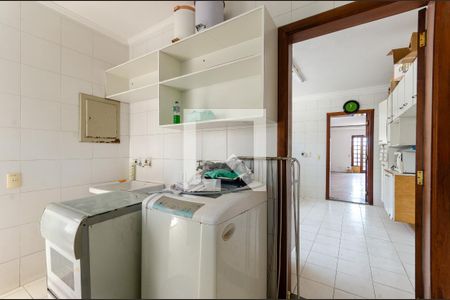 Casa à venda com 380m², 5 quartos e 5 vagas Casa à venda com 380m², 5 quartos e 5 vagasÁrea de Serviço