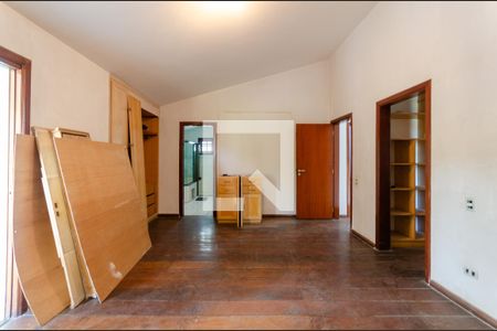 Casa à venda com 380m², 5 quartos e 5 vagas Casa à venda com 380m², 5 quartos e 5 vagasSuíte 3