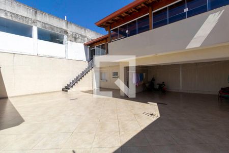Casa à venda com 468m², 4 quartos e 3 vagas Casa à venda com 468m², 4 quartos e 3 vagasQuintal